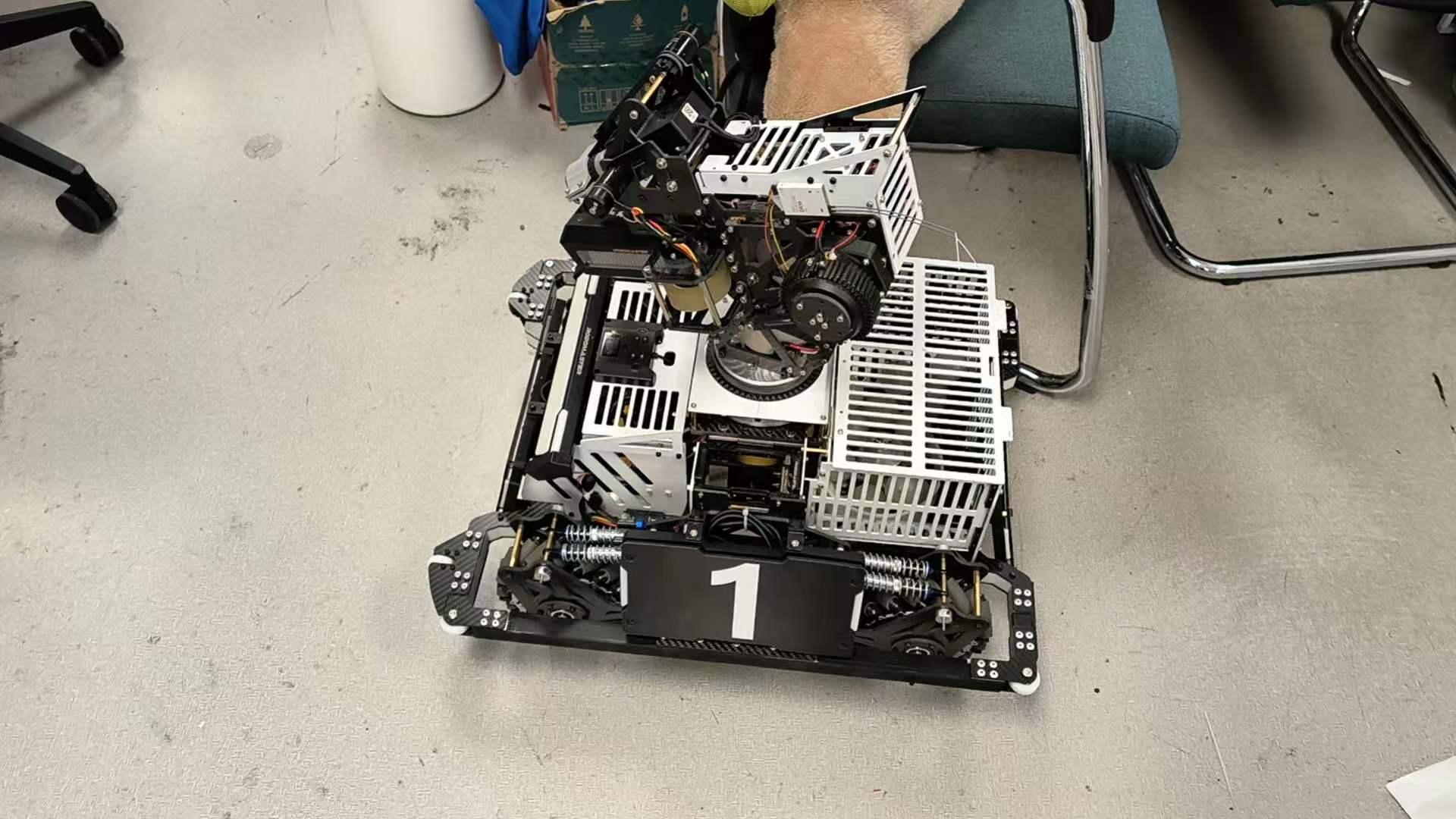 1号 英雄机器人赛场风采 1
